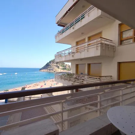 Lets Holidays Beachfront Apartment *