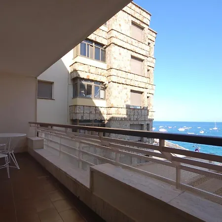 Lets Holidays Beachfront